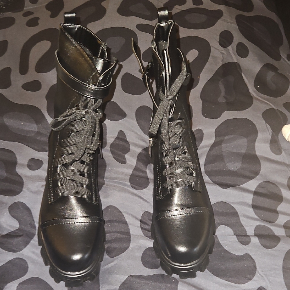 Black Lace-Up Women's Boots